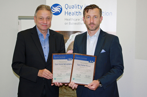 Joachim Lieber, předseda evropské organizace Quality in Health Prevention (vlevo) a Ing. Martin Plachý, ředitel lázeňských hotelů a resortů ROYAL SPA.