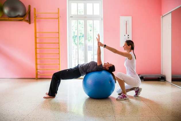 Fyzioterapeut o realitě dnešních bolestí: Nejsme líní, jsme vyčerpaní