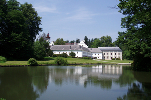 Dominantou lázeňského města je zámek Velké Losiny
